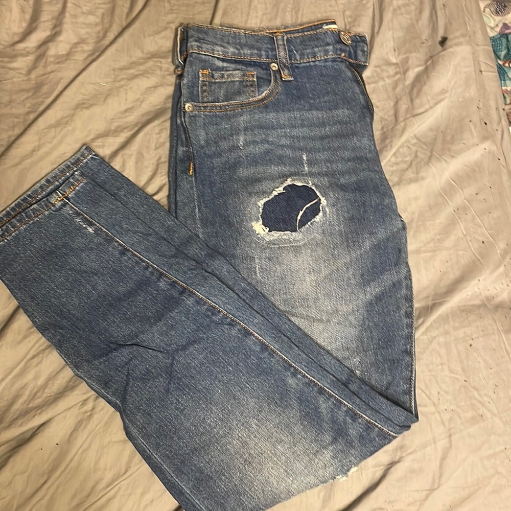 Women’s distressed boyfriend fit jeans